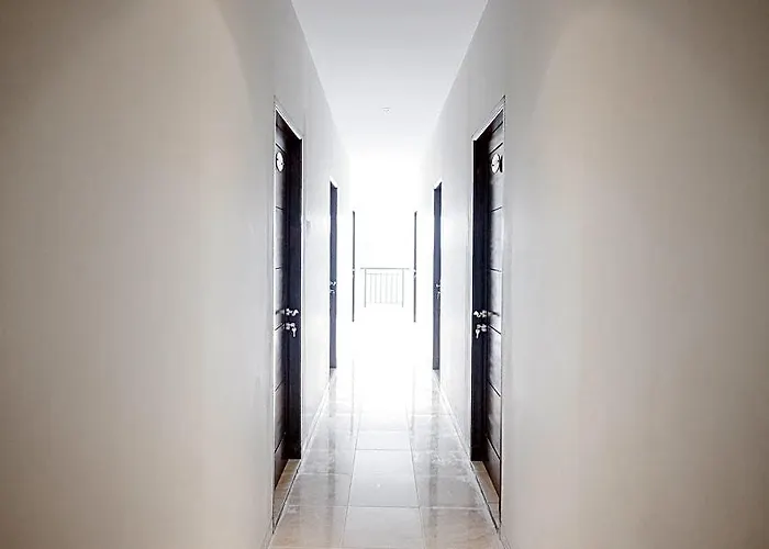 Reddoorz Near Taman Palem Hotel Jakarta